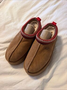 UGG women’s platform Chestnut Slip-On Slippers with Red Trim